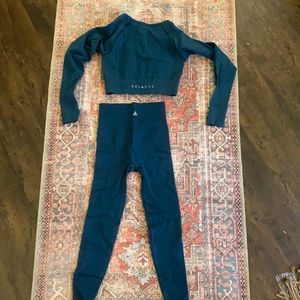 Balance Athletica quartz energy long sleeve crop and leggings 
 Retails $125